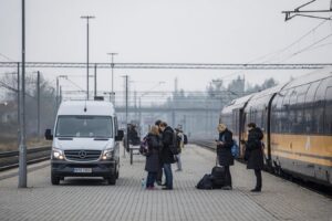 depuis cracovie vers auschwitz bus train visite