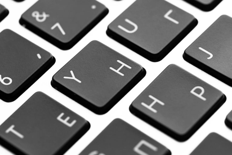 Faire un E majuscule avec accent : méthode simple et rapide